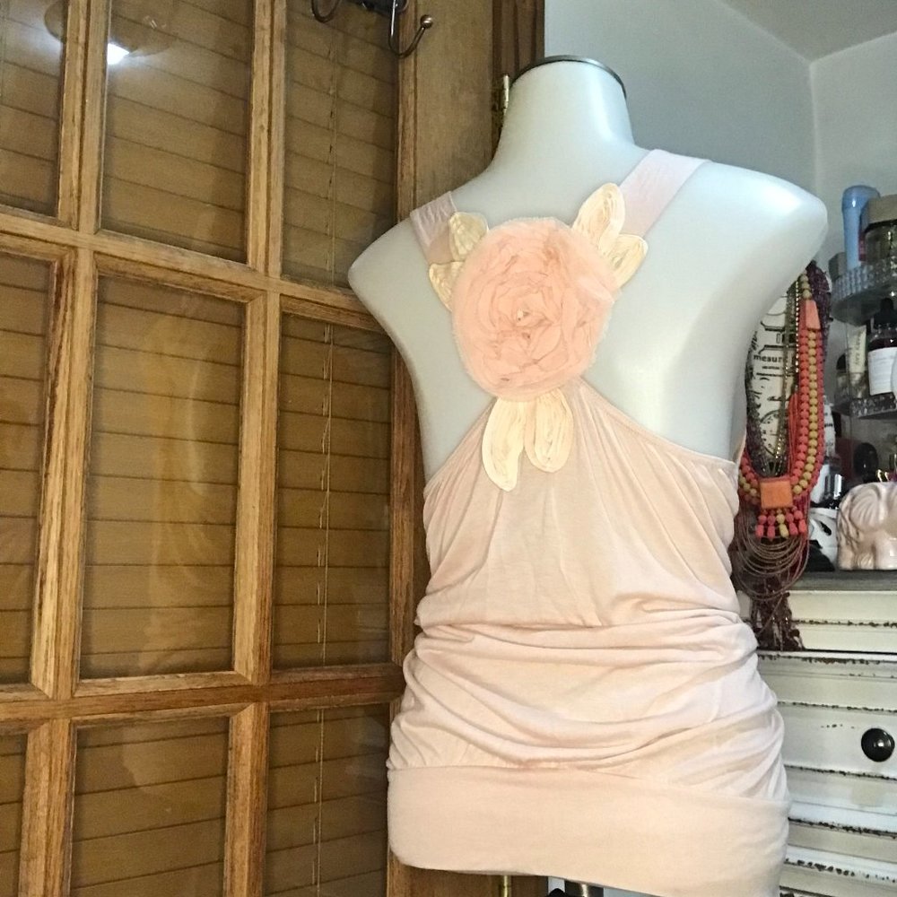 Excellent Condition Tank Top w Rose detailing at back By  21 Size L